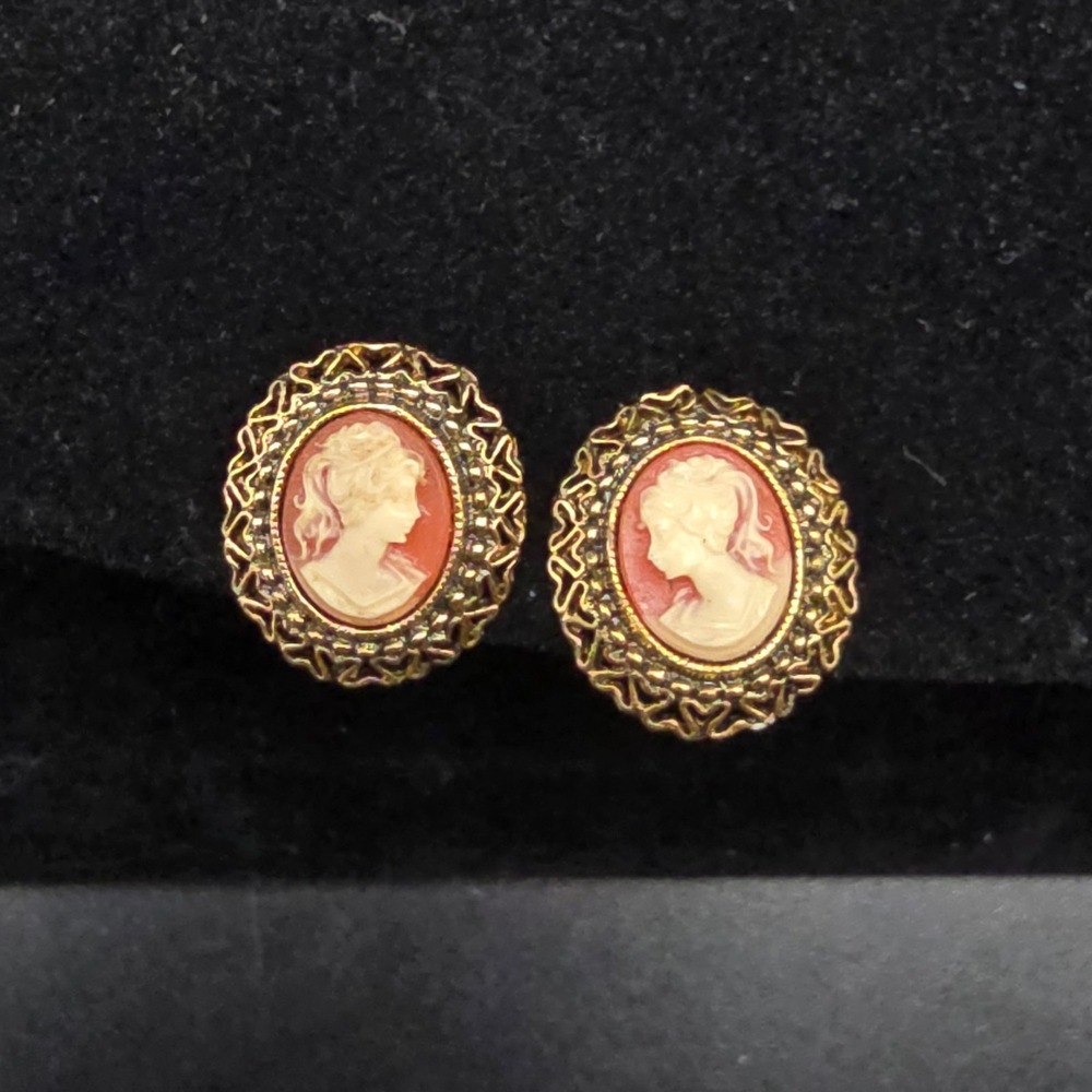 1928 Brand Cameo Clip On Earrings Costume Jewelry Gold Tone Filigree Vintage